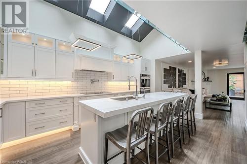 33 Mannheim Crescent, Mannheim, ON - Indoor Photo Showing Kitchen With Upgraded Kitchen