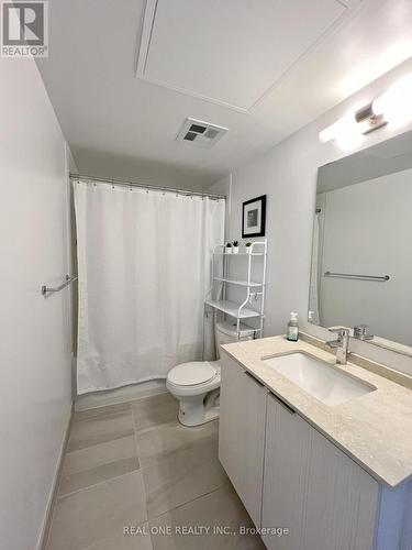 3607 - 11 Wellesley Street W, Toronto, ON - Indoor Photo Showing Bathroom
