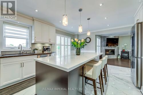 4718 Crystal Rose Drive, Mississauga, ON - Indoor Photo Showing Kitchen With Upgraded Kitchen