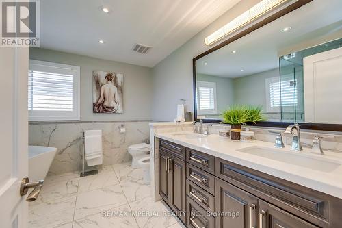 4718 Crystal Rose Drive, Mississauga, ON - Indoor Photo Showing Bathroom