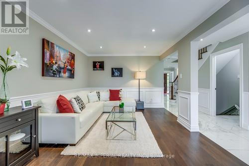 4718 Crystal Rose Drive, Mississauga, ON - Indoor Photo Showing Living Room