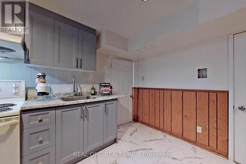 1960 Pimlico Court, Mississauga, ON - Indoor Photo Showing Kitchen