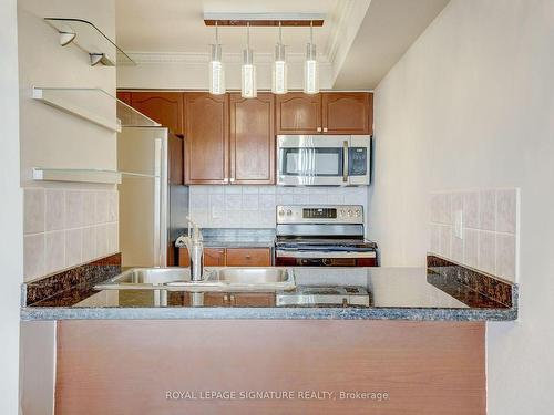 508-55 Strathaven Dr W, Mississauga, ON - Indoor Photo Showing Kitchen With Double Sink