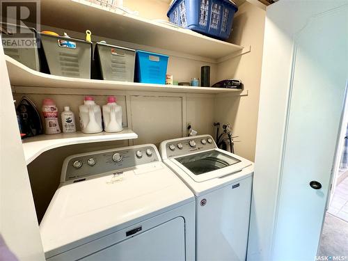 10008 5Th Avenue, North Battleford, SK - Indoor Photo Showing Laundry Room