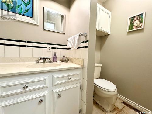 10008 5Th Avenue, North Battleford, SK - Indoor Photo Showing Bathroom