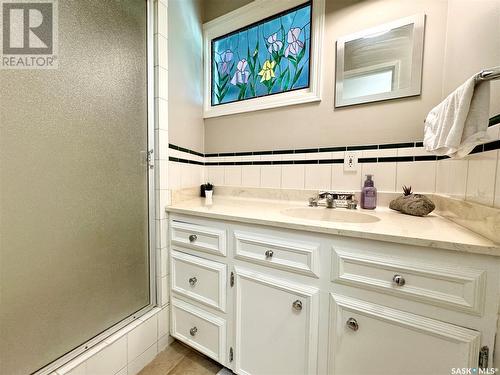 10008 5Th Avenue, North Battleford, SK - Indoor Photo Showing Bathroom