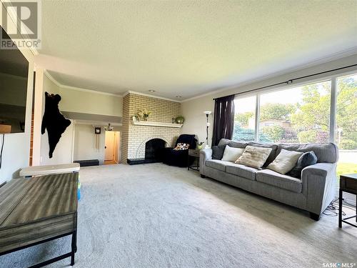 10008 5Th Avenue, North Battleford, SK - Indoor Photo Showing Living Room