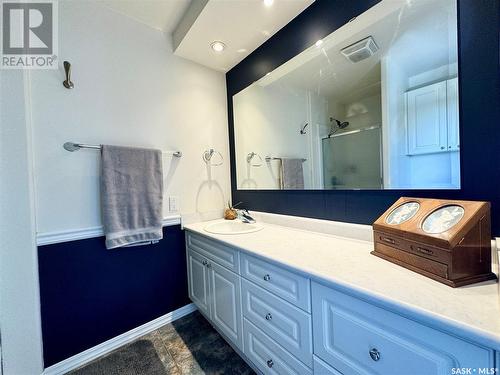 10008 5Th Avenue, North Battleford, SK - Indoor Photo Showing Bathroom