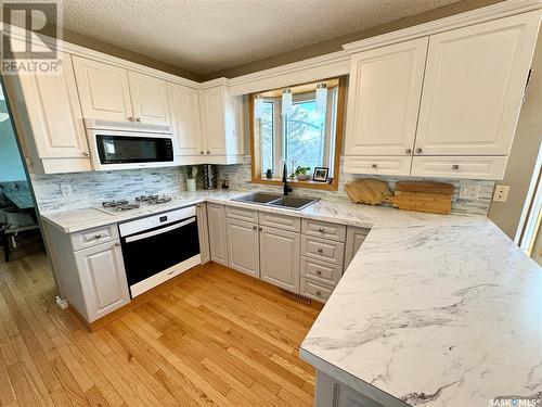 10008 5Th Avenue, North Battleford, SK - Indoor Photo Showing Kitchen With Double Sink