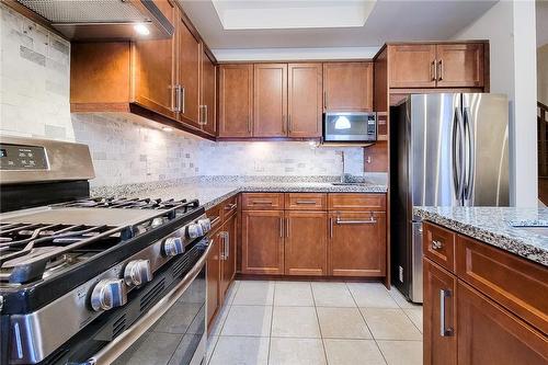 43 Sonoma Valley Crescent, Hamilton, ON - Indoor Photo Showing Kitchen With Stainless Steel Kitchen