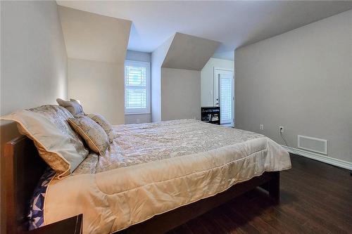 43 Sonoma Valley Crescent, Hamilton, ON - Indoor Photo Showing Bedroom