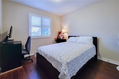 43 Sonoma Valley Crescent, Hamilton, ON - Indoor Photo Showing Bedroom