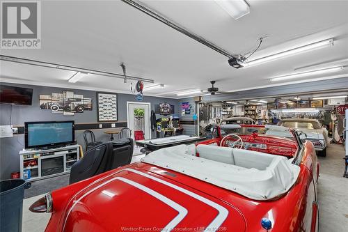 3006 Pillette Road, Windsor, ON - Indoor Photo Showing Garage