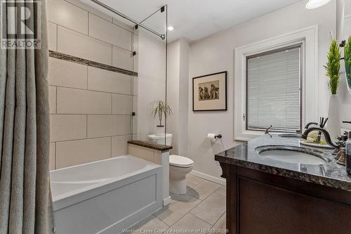 2165 Kildare, Windsor, ON - Indoor Photo Showing Bathroom
