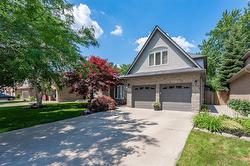 61 Richmond Crescent  Stoney Creek, ON L8E 5T9