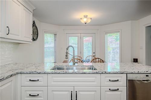 Need counter space - no problem here - 61 Richmond Crescent, Stoney Creek, ON - Indoor Photo Showing Kitchen With Upgraded Kitchen