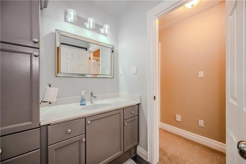 61 Richmond Crescent, Stoney Creek, ON - Indoor Photo Showing Bathroom