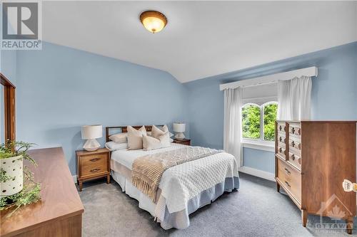 31 Fern Avenue, Ottawa, ON - Indoor Photo Showing Bedroom