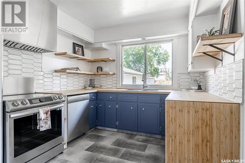 3122 Mountbatten Street, Saskatoon, SK - Indoor Photo Showing Kitchen With Stainless Steel Kitchen