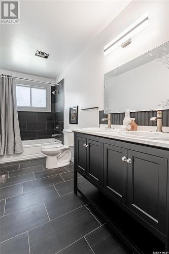 3122 Mountbatten Street, Saskatoon, SK - Indoor Photo Showing Bathroom