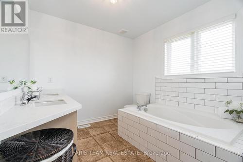 62 Silver Trail, Barrie, ON - Indoor Photo Showing Bathroom
