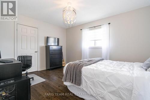 62 Silver Trail, Barrie, ON - Indoor Photo Showing Bedroom