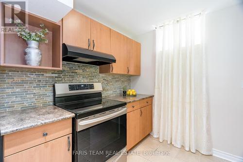 62 Silver Trail, Barrie, ON - Indoor Photo Showing Kitchen