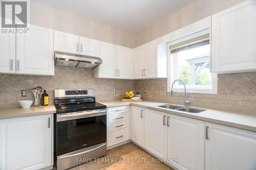 62 Silver Trail, Barrie, ON - Indoor Photo Showing Kitchen With Double Sink