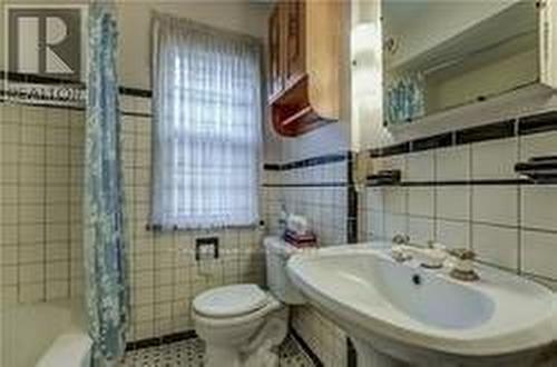 889 Royal York Road, Toronto, ON - Indoor Photo Showing Bathroom