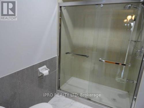 879 Consort Crescent, Mississauga, ON - Indoor Photo Showing Bathroom