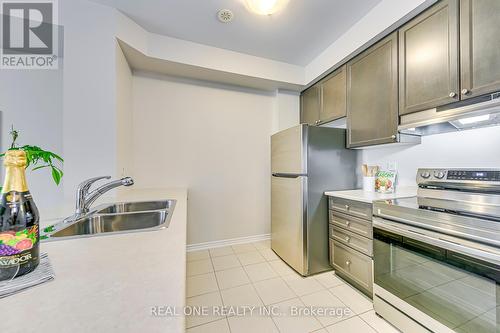 20 - 2435 Greenwich Drive, Oakville, ON - Indoor Photo Showing Kitchen With Stainless Steel Kitchen With Double Sink