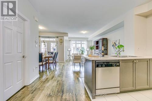 20 - 2435 Greenwich Drive, Oakville, ON - Indoor Photo Showing Kitchen