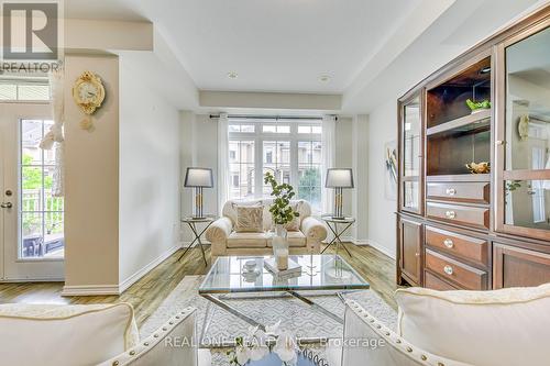 20 - 2435 Greenwich Drive, Oakville, ON - Indoor Photo Showing Living Room