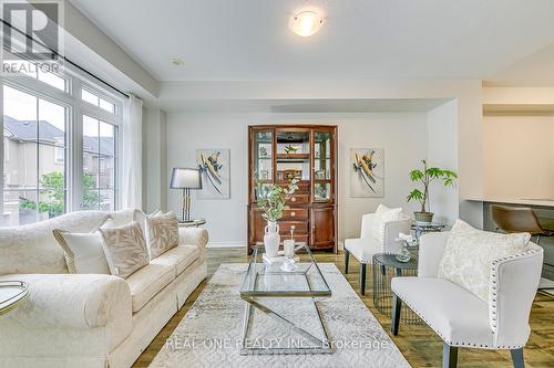 20 - 2435 Greenwich Drive, Oakville, ON - Indoor Photo Showing Living Room