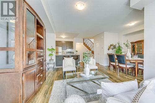 20 - 2435 Greenwich Drive, Oakville, ON - Indoor Photo Showing Living Room