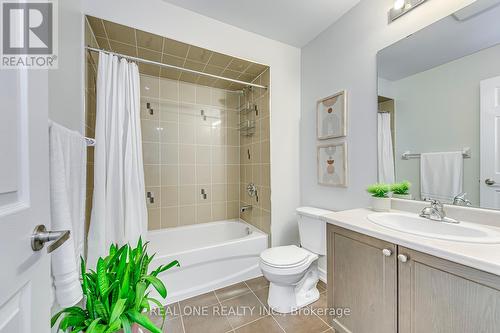 20 - 2435 Greenwich Drive, Oakville, ON - Indoor Photo Showing Bathroom