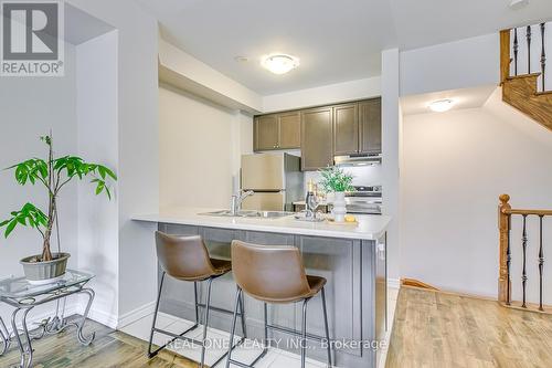 20 - 2435 Greenwich Drive, Oakville, ON - Indoor Photo Showing Kitchen