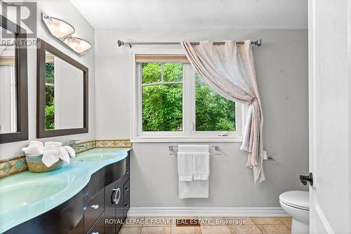 9 Gary Court, Clarington, ON - Indoor Photo Showing Bathroom