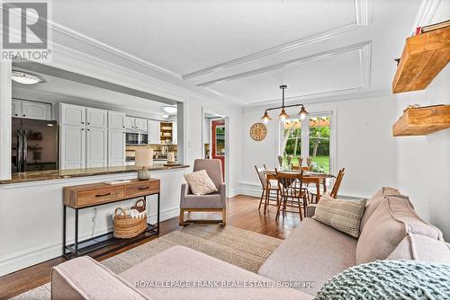 9 Gary Court, Clarington, ON - Indoor Photo Showing Living Room