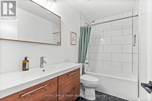 9 Gary Court, Clarington, ON - Indoor Photo Showing Bathroom