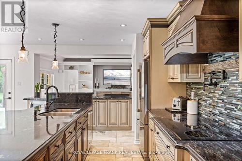 9 Gary Court, Clarington, ON - Indoor Photo Showing Kitchen With Double Sink With Upgraded Kitchen