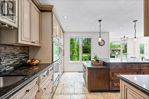 9 Gary Court, Clarington, ON - Indoor Photo Showing Kitchen With Upgraded Kitchen