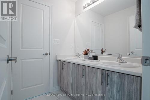 116 Durham Avenue, Barrie, ON - Indoor Photo Showing Bathroom