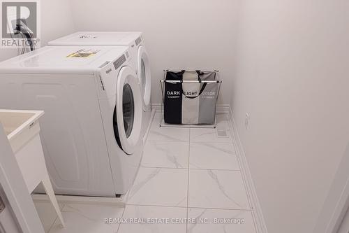 116 Durham Avenue, Barrie, ON - Indoor Photo Showing Laundry Room