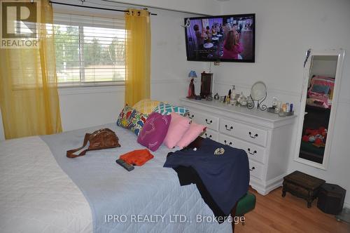 339 Hansen Road N, Brampton, ON - Indoor Photo Showing Bedroom