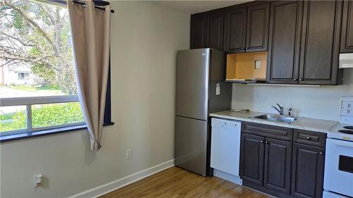 691 Upper James Street, Hamilton, ON - Indoor Photo Showing Kitchen