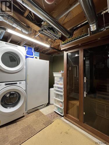 140 Brock Ave, Timmins, ON - Indoor Photo Showing Laundry Room