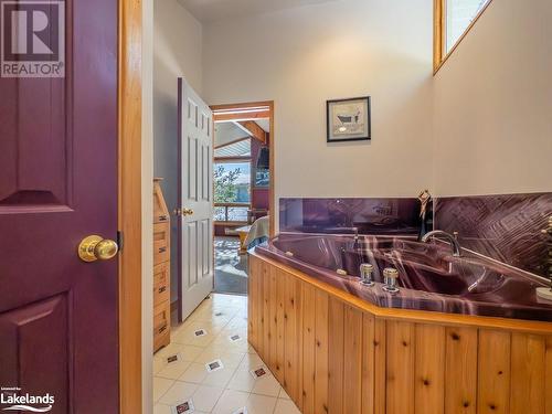 Primary ensuite - 399 Horseshoe Lake, Seguin, ON - Indoor