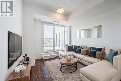 407 - 5 Wellington Street S, Kitchener, ON - Indoor Photo Showing Living Room