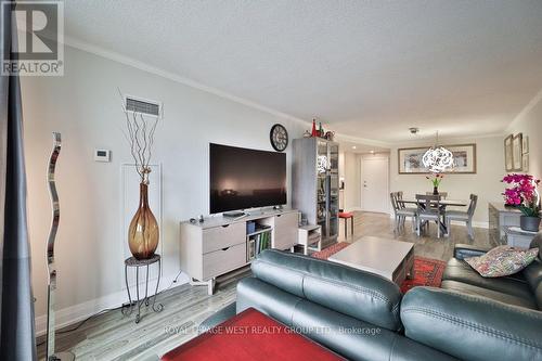 1102 - 299 Mill Road, Toronto, ON - Indoor Photo Showing Living Room